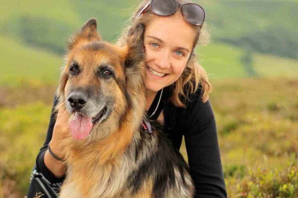 ¿Son los pastores alemanes buenos perros de servicio? 2 ¿Les gustan los mimos a los pastores alemanes?