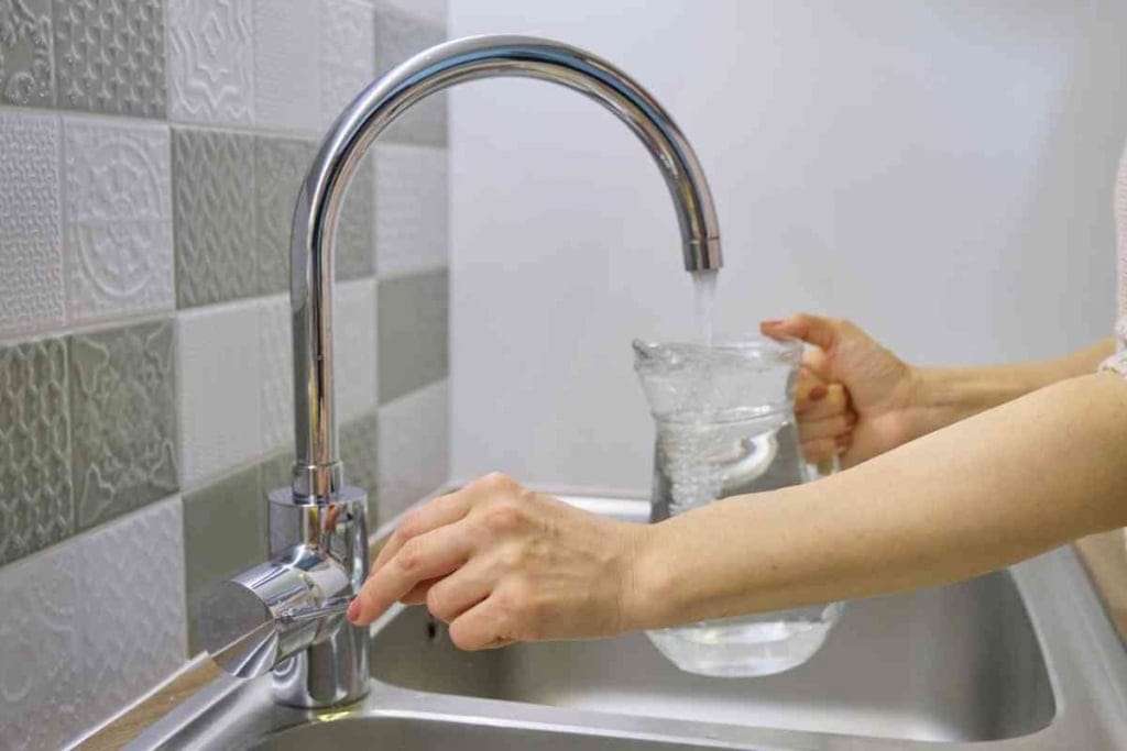 ¿Pueden los ajolotes vivir en el agua del grifo? ¿Cómo saber si la suya es segura? 2 ¿Pueden los ajolotes vivir en el agua del grifo? 1 1 ¿Pueden los ajolotes vivir en el agua del grifo? Formas de saber si la suya es segura