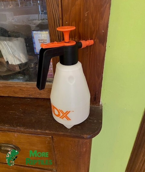 Reptil botella nebulizadora